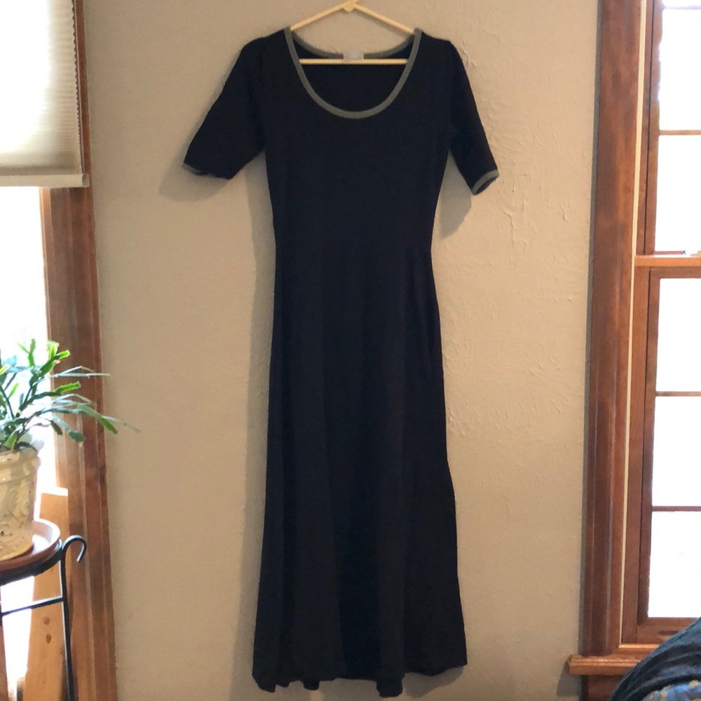 Long Dress w/ olive green trim accenting